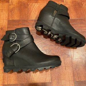 Sorel Joan of Arctic Waterproof Leather Wedge Buckle Boot Sz 7